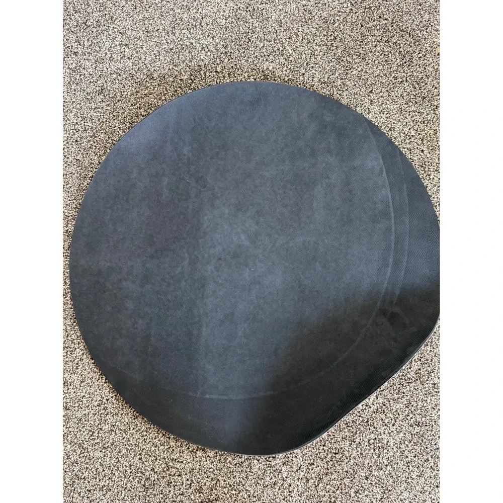 Jeff Hamilton Sneaker Con Round Accent Rug 23
